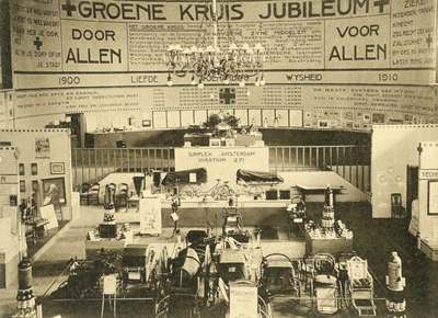 602682 Gezicht in de grote zaal van Gebouw Tivoli (Kruisstraat) te Utrecht tijdens de jubileumtentoonstelling van het ...
